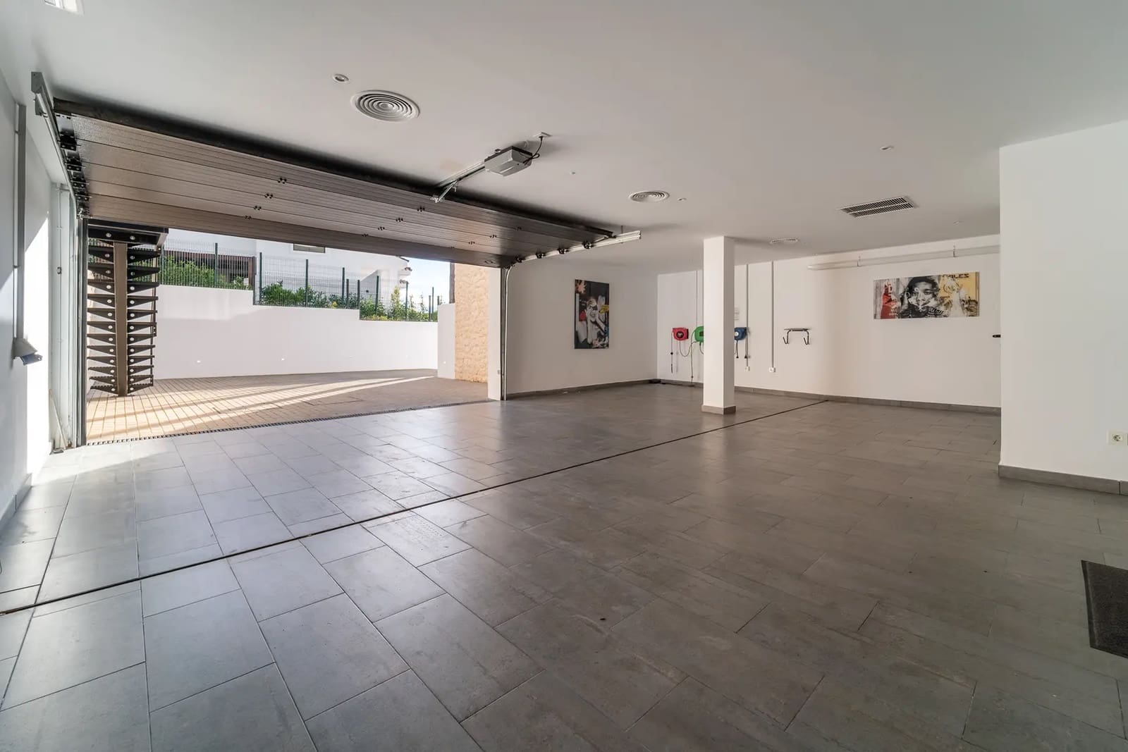 5 bedroom Villa for sale in Nueva Andalucia with pool garage - € 4,350,000 (Ref: 9941997)