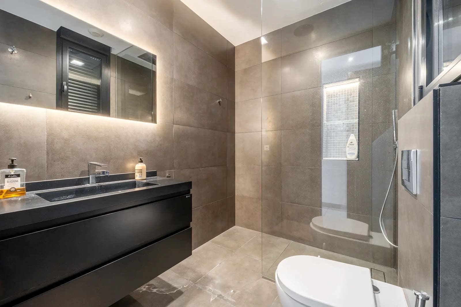 5 bedroom Villa for sale in Nueva Andalucia with pool garage - € 4,350,000 (Ref: 9941997)