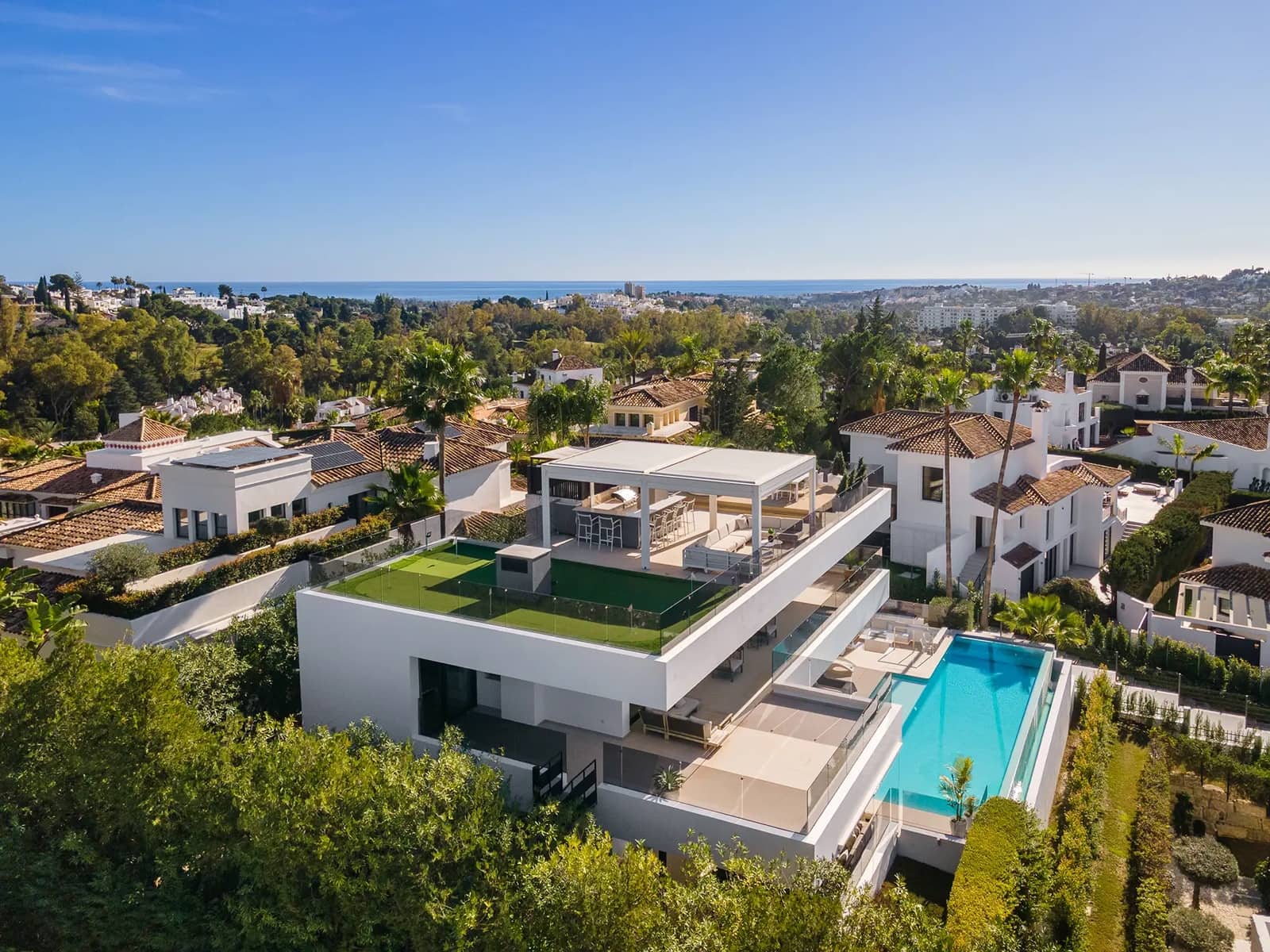 5 bedroom Villa for sale in Nueva Andalucia with pool garage - € 4,350,000 (Ref: 9941997)
