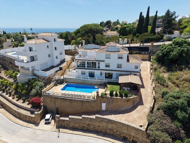 8 bedroom Villa for sale in Marbella with pool garage - € 1,680,000 (Ref: 9949402)