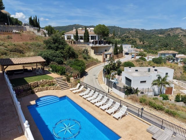 8 bedroom Villa for sale in Marbella with pool garage - € 1,680,000 (Ref: 9949402)