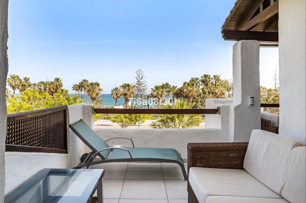 2 bedroom Apartment for sale in San Pedro de Alcantara with pool garage - € 895,000 (Ref: 9953910)