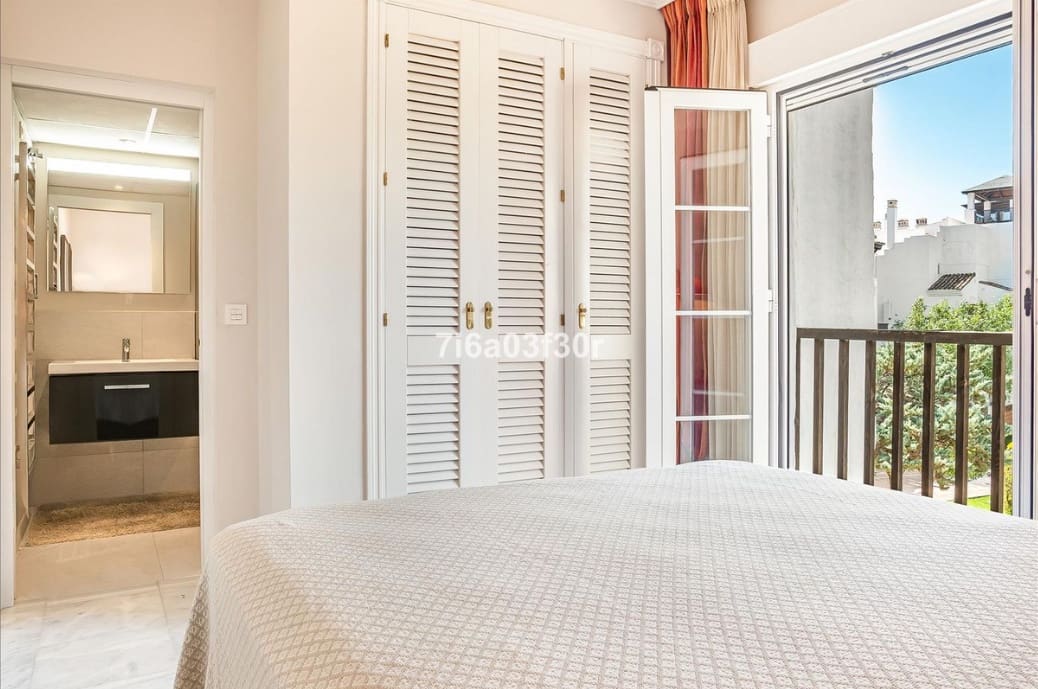 2 bedroom Apartment for sale in San Pedro de Alcantara with pool garage - € 895,000 (Ref: 9953910)