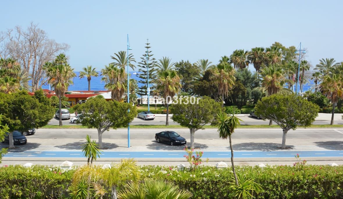 2 bedroom Apartment for sale in San Pedro de Alcantara with pool garage - € 895,000 (Ref: 9953910)