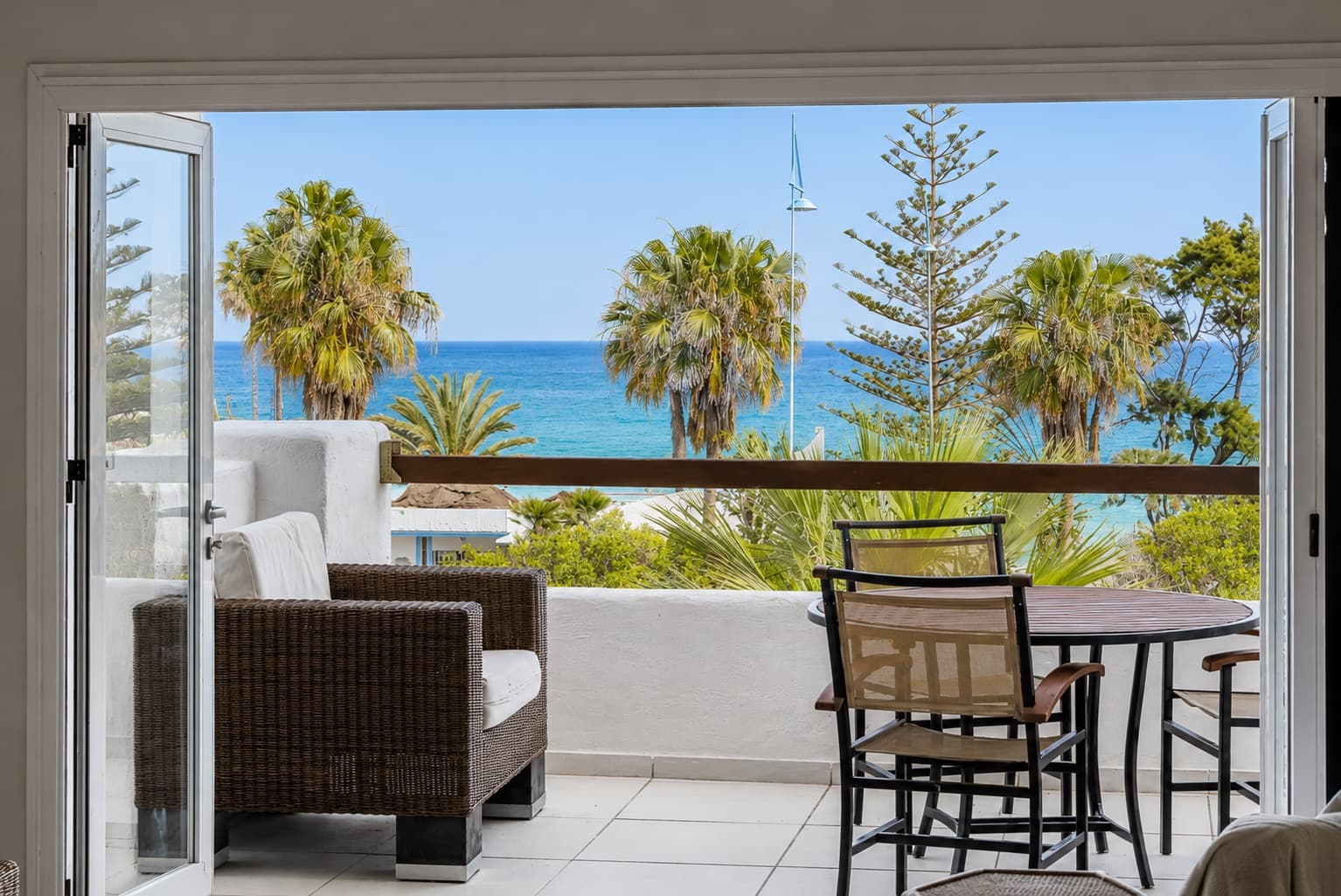 2 bedroom Apartment for sale in San Pedro de Alcantara with pool garage - € 895,000 (Ref: 9953910)