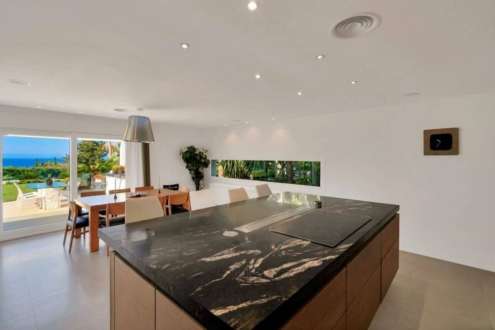 6 bedroom Villa for sale in Marbella with pool garage - € 5,490,000 (Ref: 9953912)