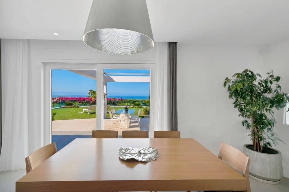 6 bedroom Villa for sale in Marbella with pool garage - € 5,490,000 (Ref: 9953912)