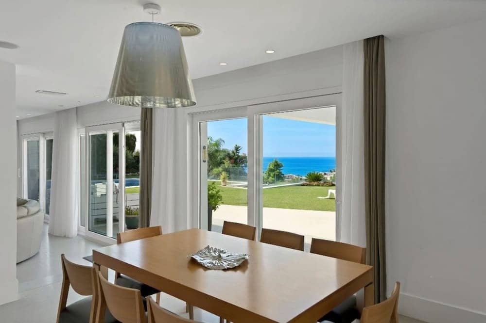 6 bedroom Villa for sale in Marbella with pool garage - € 5,490,000 (Ref: 9953912)