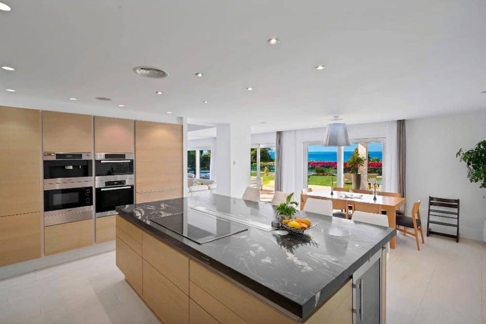 6 bedroom Villa for sale in Marbella with pool garage - € 5,490,000 (Ref: 9953912)