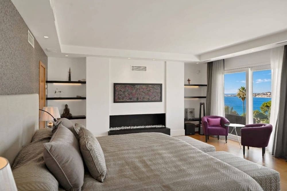 6 bedroom Villa for sale in Marbella with pool garage - € 5,490,000 (Ref: 9953912)