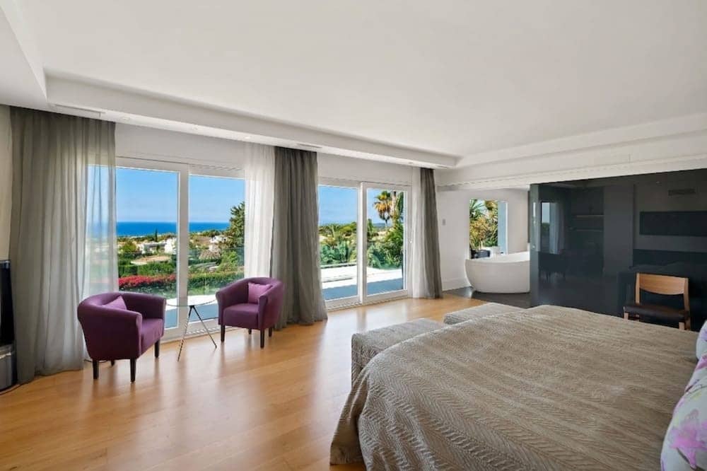 6 bedroom Villa for sale in Marbella with pool garage - € 5,490,000 (Ref: 9953912)