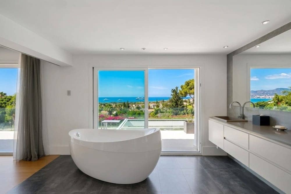 6 bedroom Villa for sale in Marbella with pool garage - € 5,490,000 (Ref: 9953912)