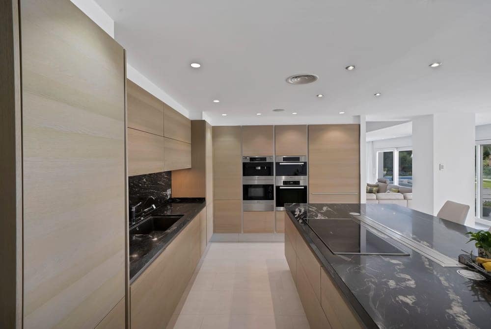 6 bedroom Villa for sale in Marbella with pool garage - € 5,490,000 (Ref: 9953912)