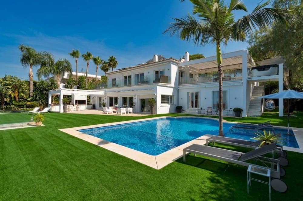 6 bedroom Villa for sale in Marbella with pool garage - € 5,490,000 (Ref: 9953912)