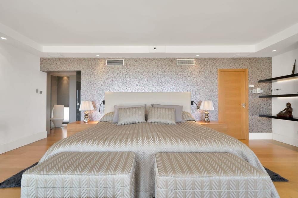 6 bedroom Villa for sale in Marbella with pool garage - € 5,490,000 (Ref: 9953912)