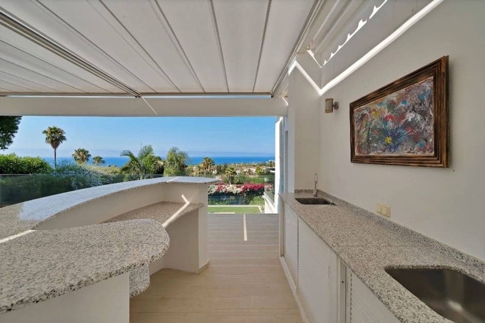 6 bedroom Villa for sale in Marbella with pool garage - € 5,490,000 (Ref: 9953912)