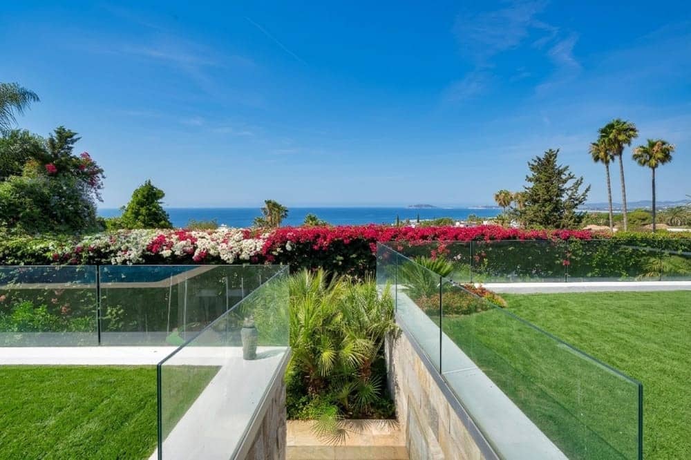 6 bedroom Villa for sale in Marbella with pool garage - € 5,490,000 (Ref: 9953912)