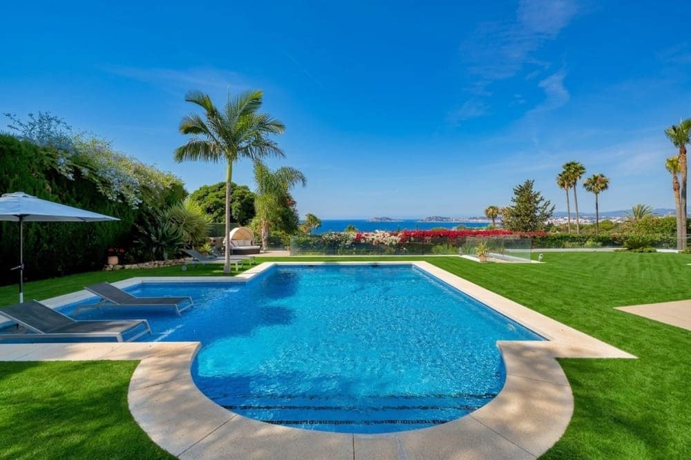 6 bedroom Villa for sale in Marbella with pool garage - € 5,490,000 (Ref: 9953912)