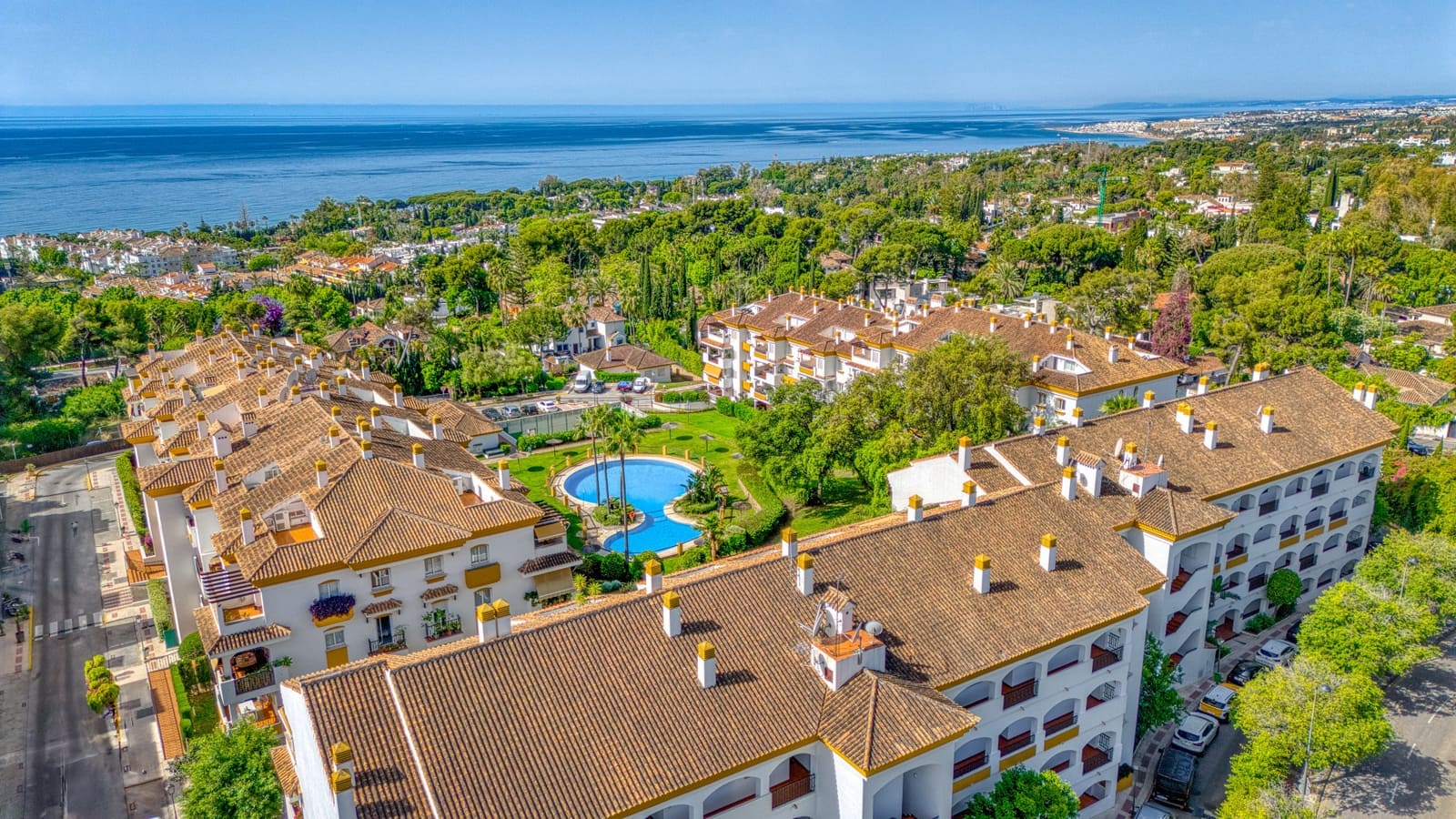 3 bedroom Apartment for sale in Golden Mile with pool - € 450,000 (Ref: 9957625)