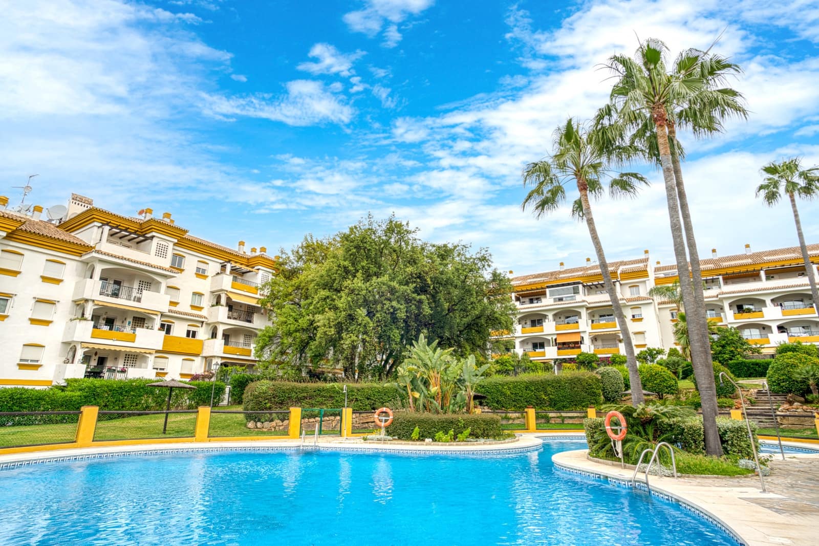 3 bedroom Apartment for sale in Golden Mile with pool - € 450,000 (Ref: 9957625)
