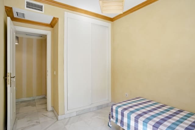 3 Zimmer Apartment zu verkaufen in Golden Mile, Marbella mit Pool - 450.000 € (Ref: 9957625)