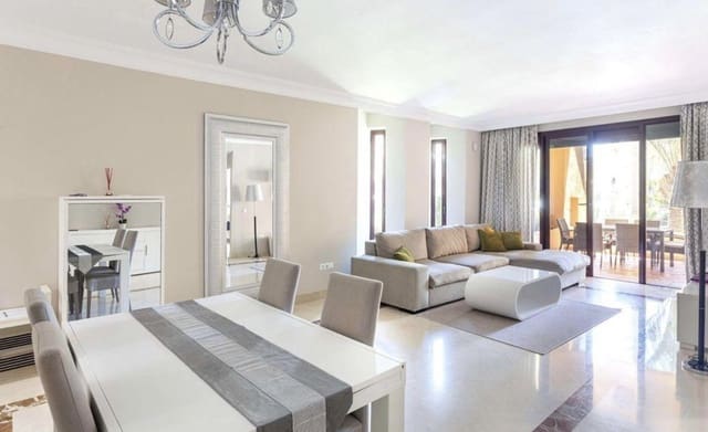 2 soveværelse Lejlighed til salg i San Pedro de Alcantara, Marbella med swimmingpool garage - € 950.000 (Ref: 9959407)
