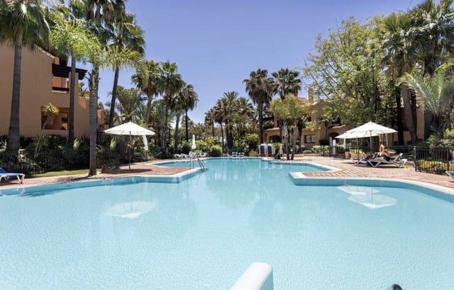 2 soveværelse Lejlighed til salg i San Pedro de Alcantara, Marbella med swimmingpool garage - € 950.000 (Ref: 9959407)