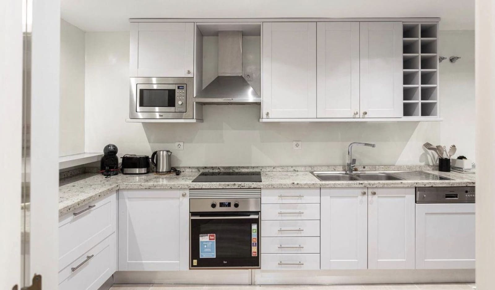 2 bedroom Apartment for sale in San Pedro de Alcantara with pool garage - € 950,000 (Ref: 9959407)
