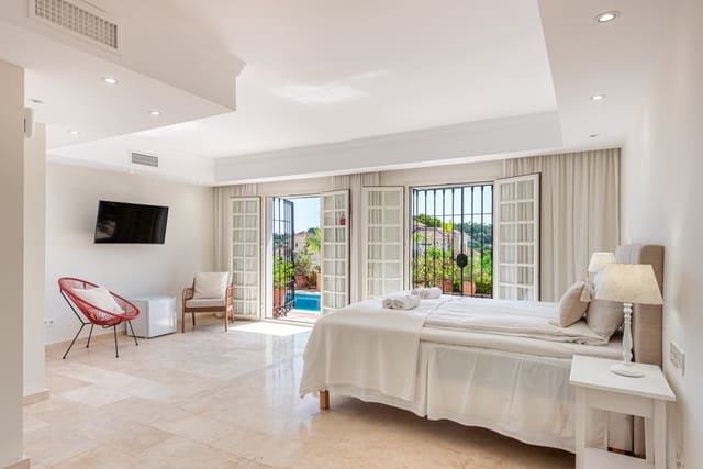 3 soveværelse Byhus til salg i Marbella med swimmingpool - € 775.000 (Ref: 9964964)