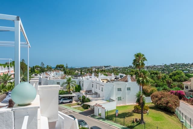 3 soveværelse Byhus til salg i Marbella med swimmingpool - € 775.000 (Ref: 9964964)