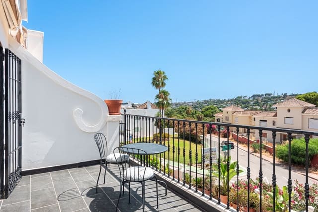 3 soveværelse Byhus til salg i Marbella med swimmingpool - € 775.000 (Ref: 9964964)
