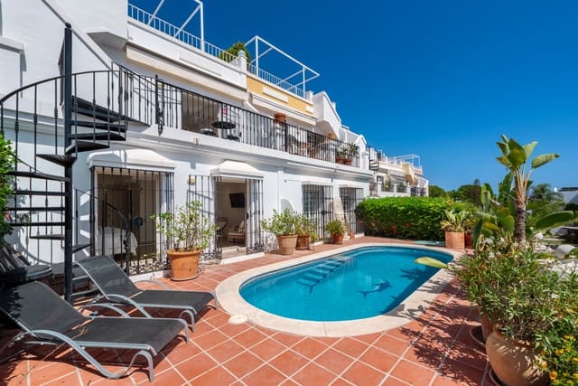3 soveværelse Byhus til salg i Marbella med swimmingpool - € 775.000 (Ref: 9964964)