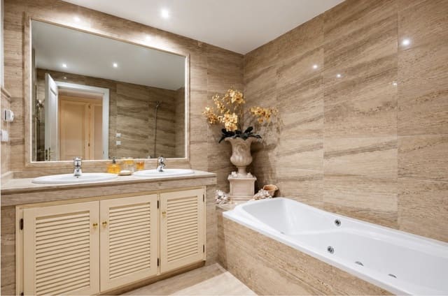2 slaapkamer Appartement te koop in Marbella met zwembad garage - € 850.000 (Ref: 9964965)