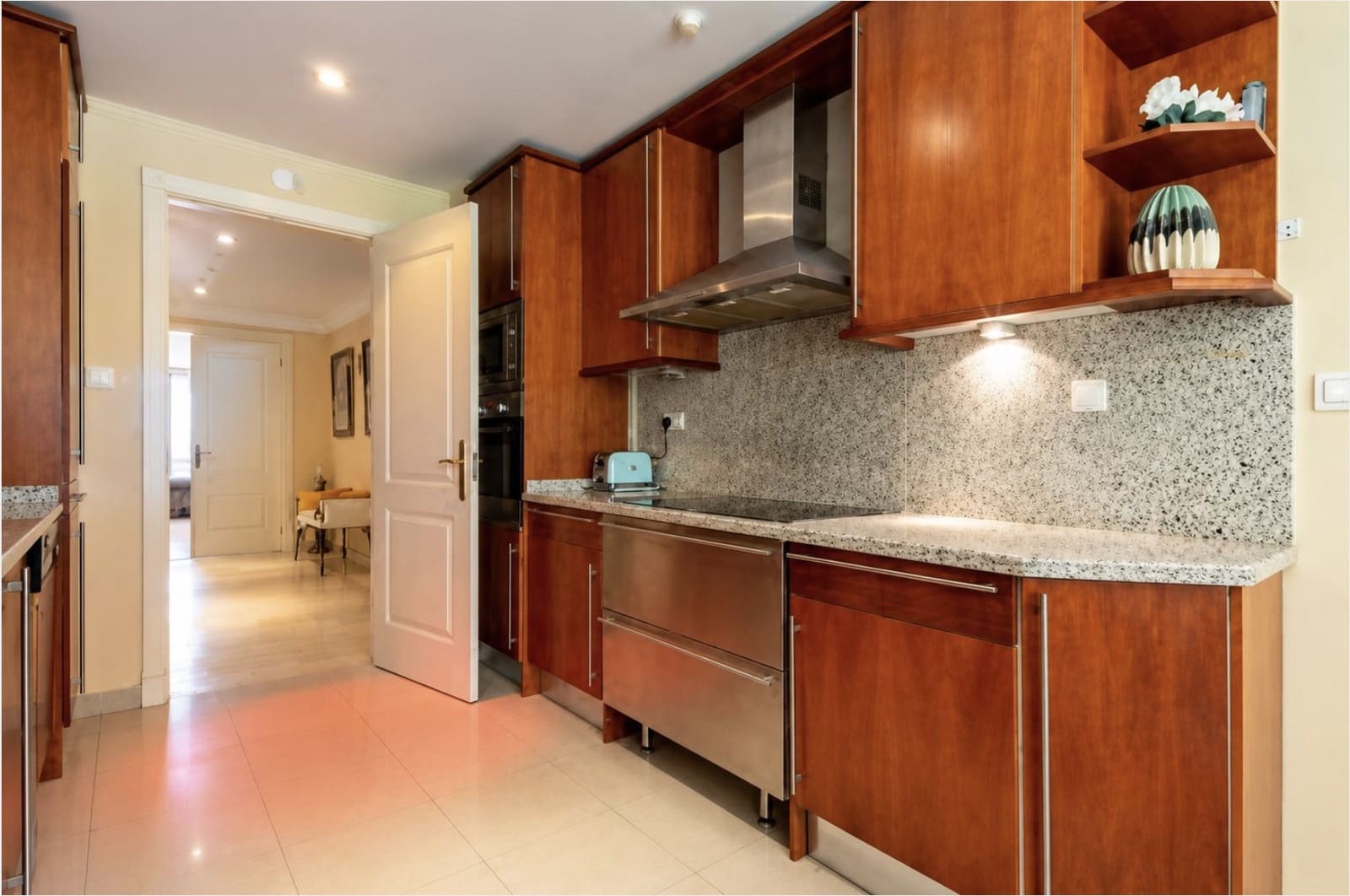 2 slaapkamer Appartement te koop in Marbella met zwembad garage - € 850.000 (Ref: 9964965)