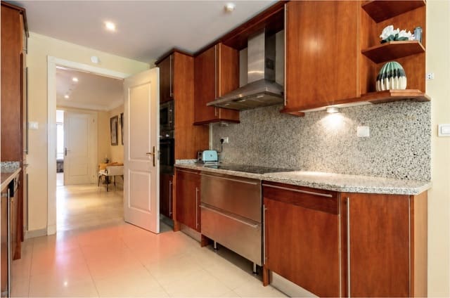 2 slaapkamer Appartement te koop in Marbella met zwembad garage - € 850.000 (Ref: 9964965)