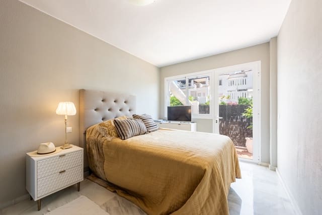 3 soverom Hus til salgs i La Dama de Noche - La Alzambra, Marbella med svømmebasseng garasje - € 595 000 (Ref: 9966324)