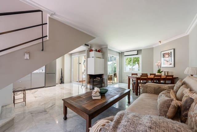3 soverom Hus til salgs i La Dama de Noche - La Alzambra, Marbella med svømmebasseng garasje - € 595 000 (Ref: 9966324)