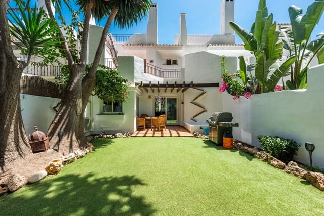 3 soverom Hus til salgs i La Dama de Noche - La Alzambra, Marbella med svømmebasseng garasje - € 595 000 (Ref: 9966324)