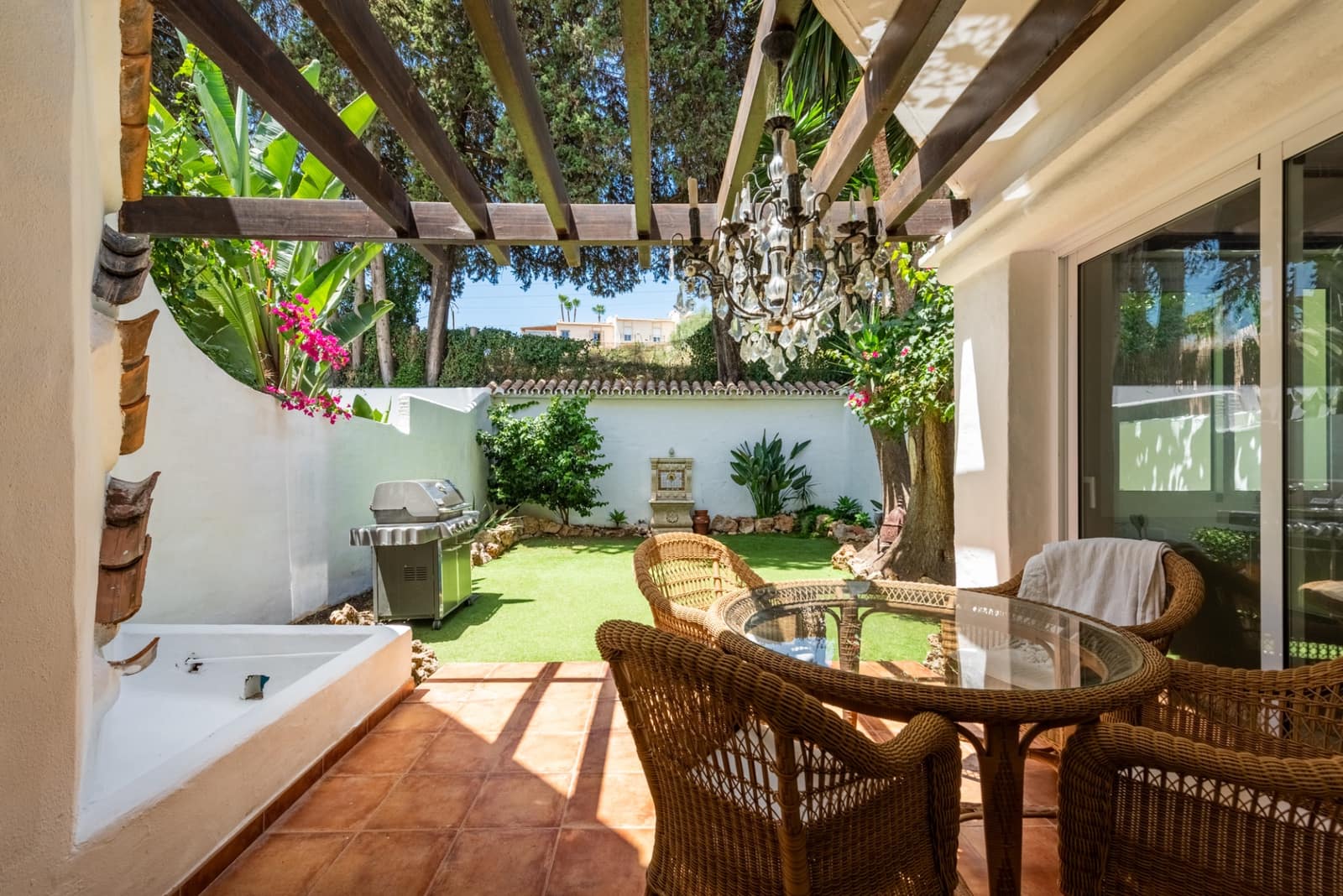 3 soverom Hus til salgs i Marbella med svømmebasseng garasje - € 595 000 (Ref: 9966324)