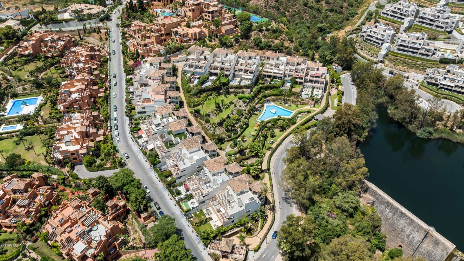 3 soverom Villa til salgs i La Quinta med svømmebasseng garasje - € 995 000 (Ref: 9966325)