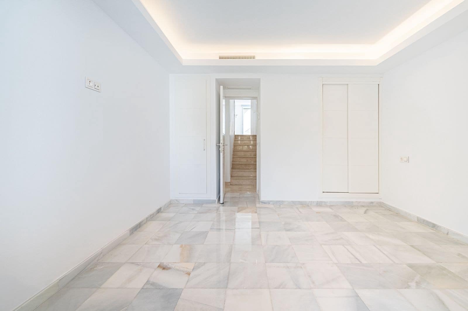 3 sovrum Semi-fristående Villa till salu i Marbella med pool garage - 699 000 € (Ref: 9966326)