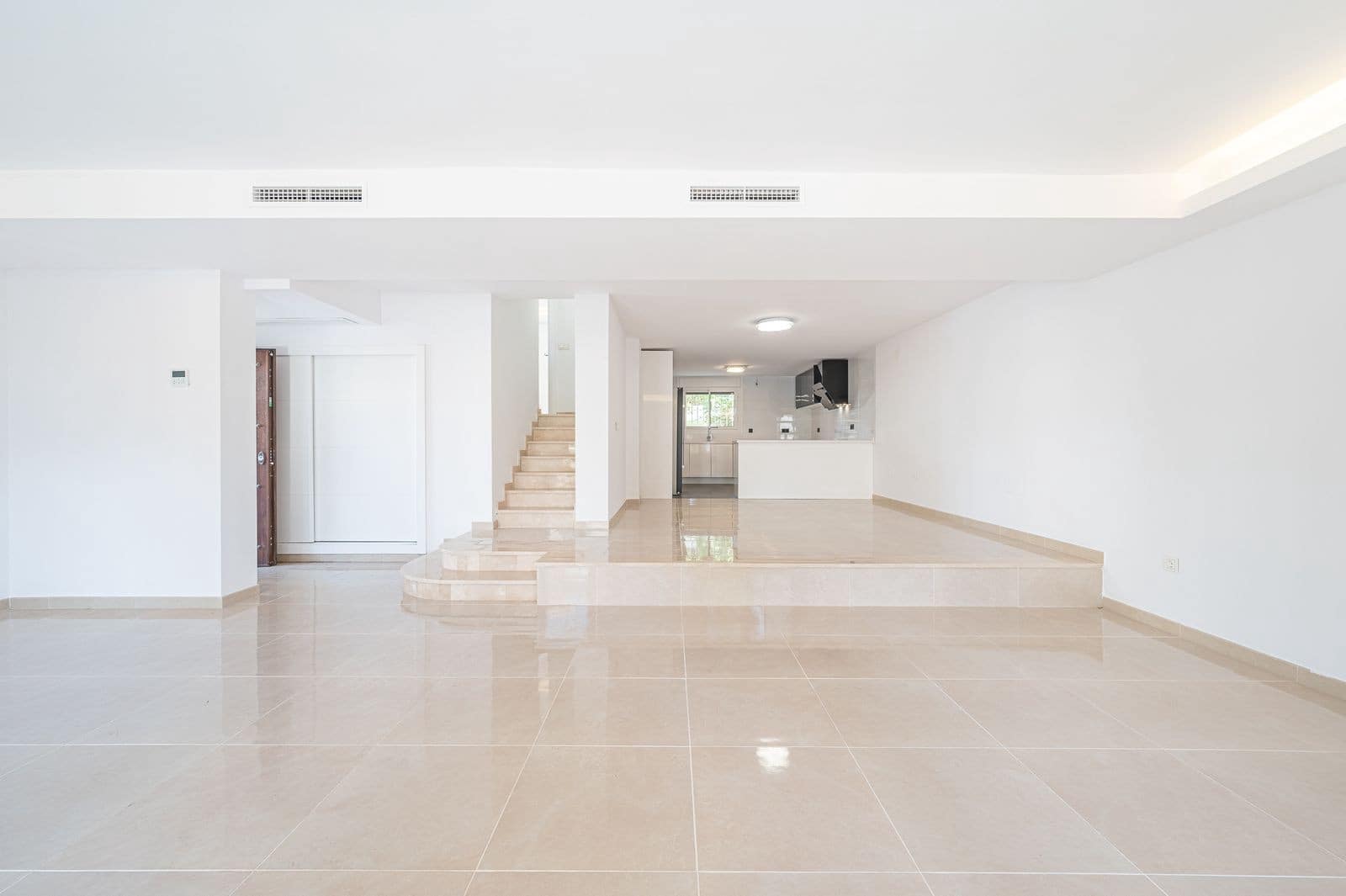 3 sovrum Semi-fristående Villa till salu i Marbella med pool garage - 699 000 € (Ref: 9966326)