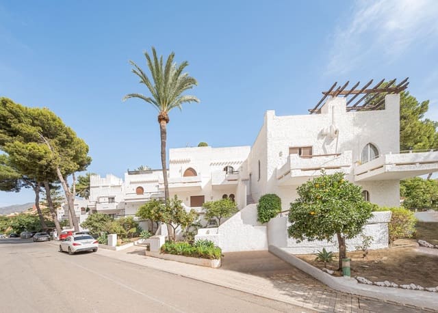 3 soverom Kjedet enebolig til salgs i Marbella med svømmebasseng garasje - € 699 000 (Ref: 9966326)