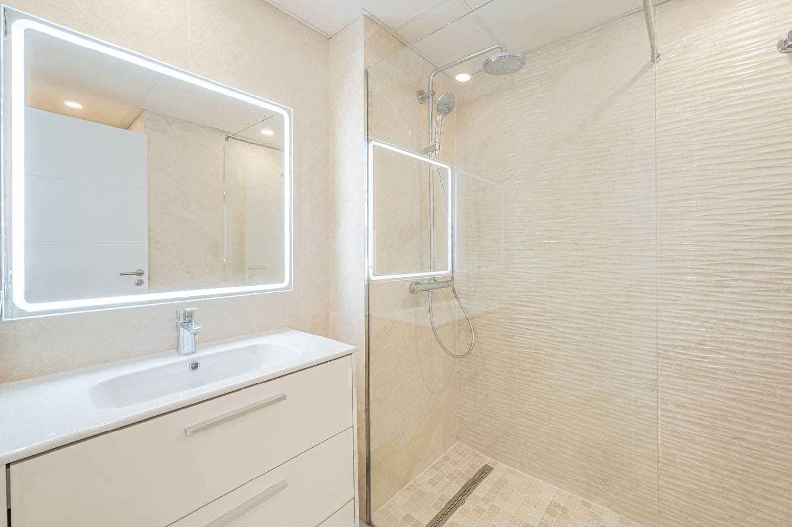3 sovrum Semi-fristående Villa till salu i Marbella med pool garage - 699 000 € (Ref: 9966326)