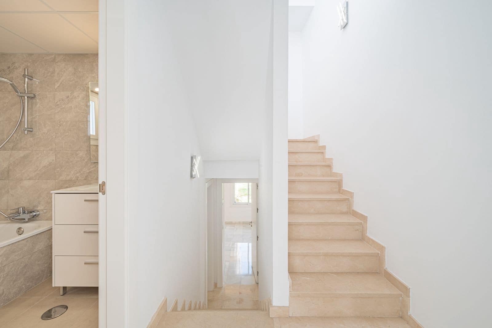 3 sovrum Semi-fristående Villa till salu i Marbella med pool garage - 699 000 € (Ref: 9966326)