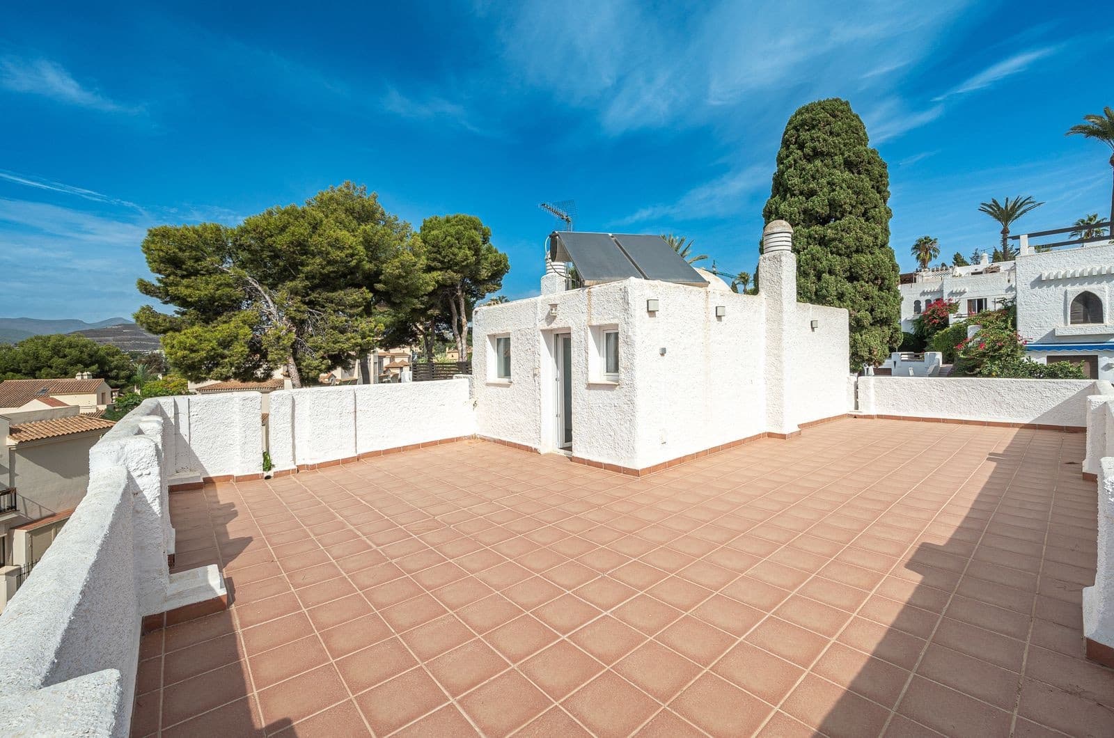 3 sovrum Semi-fristående Villa till salu i Marbella med pool garage - 699 000 € (Ref: 9966326)