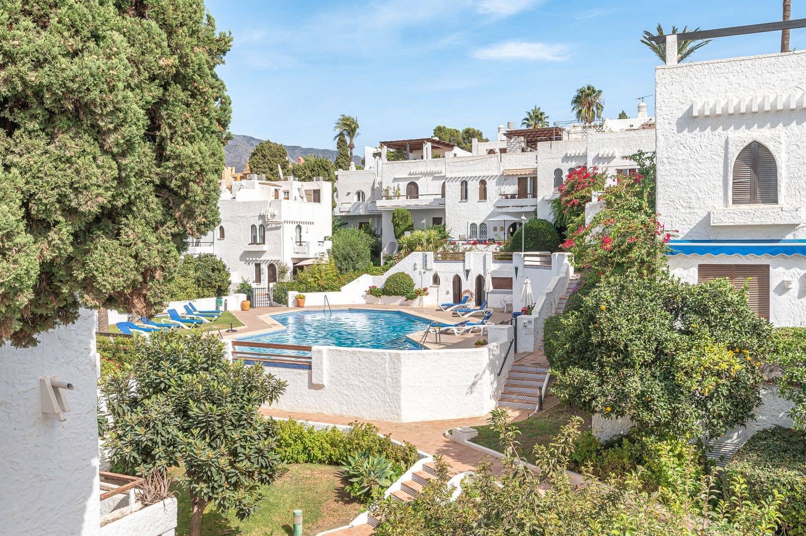 3 sovrum Semi-fristående Villa till salu i Marbella med pool garage - 699 000 € (Ref: 9966326)