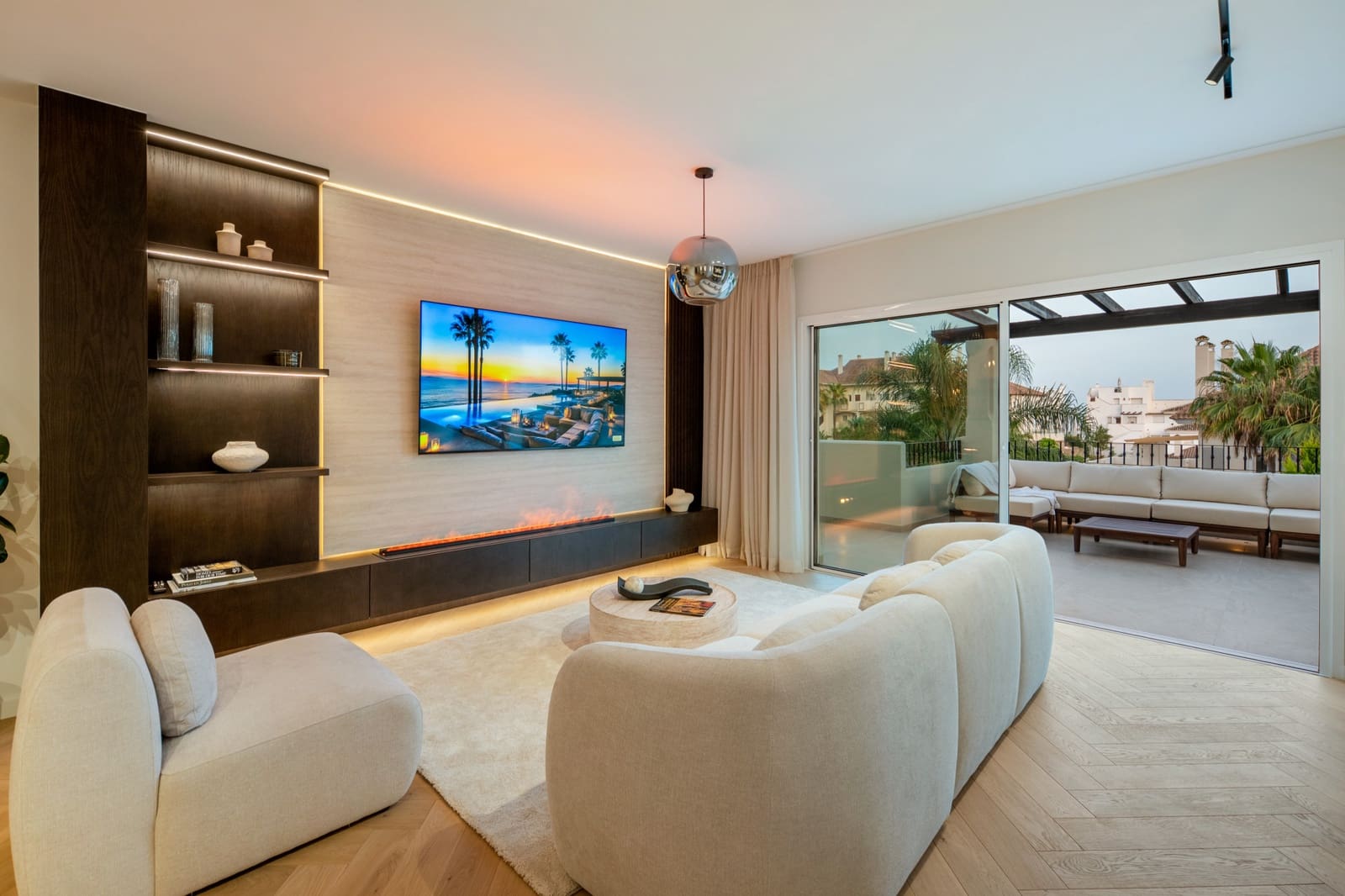 3 soverom Penthouse til salgs i Nueva Andalucia med svømmebasseng garasje - € 1 695 000 (Ref: 9970298)