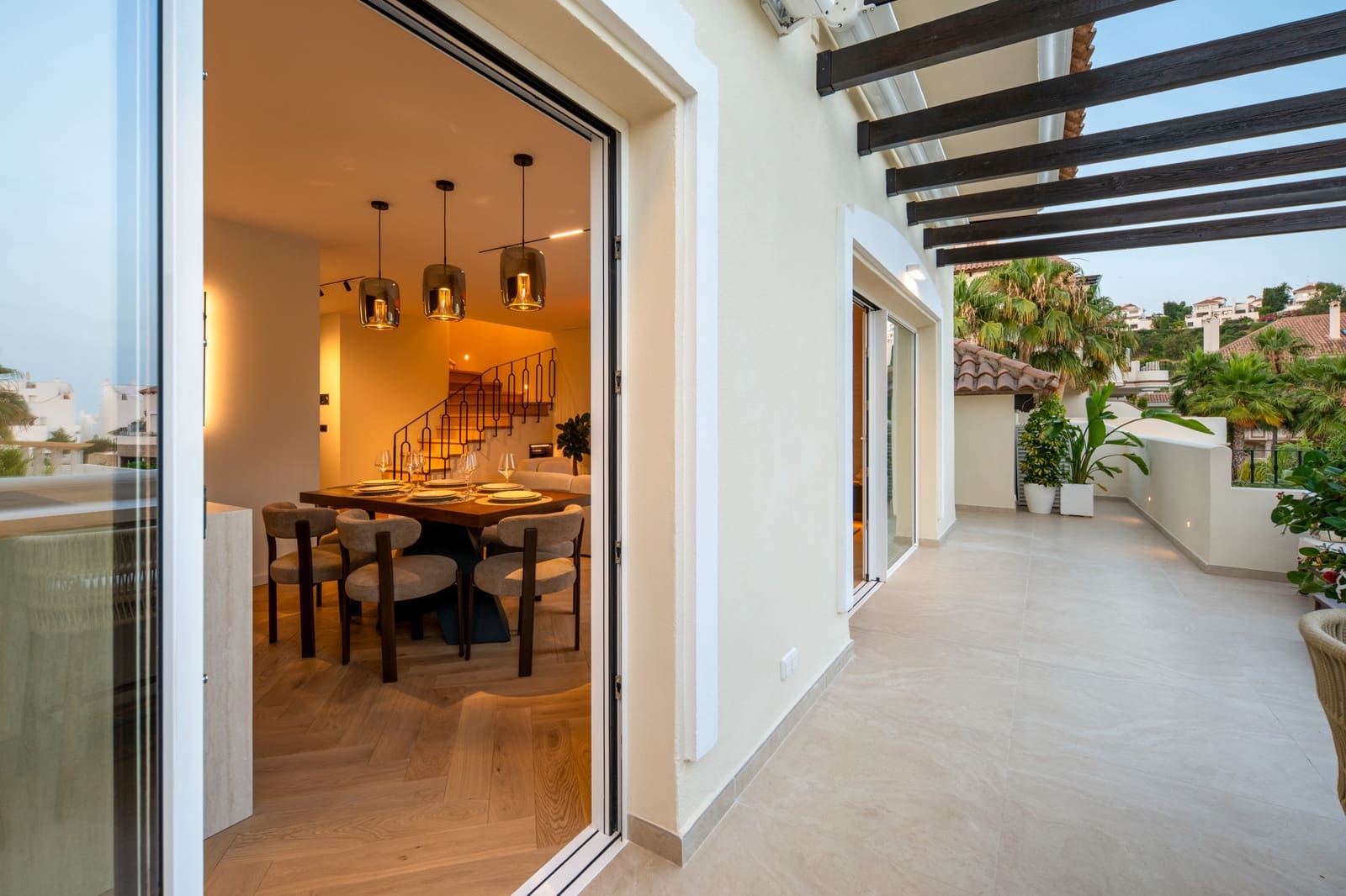 3 soverom Penthouse til salgs i Nueva Andalucia med svømmebasseng garasje - € 1 695 000 (Ref: 9970298)