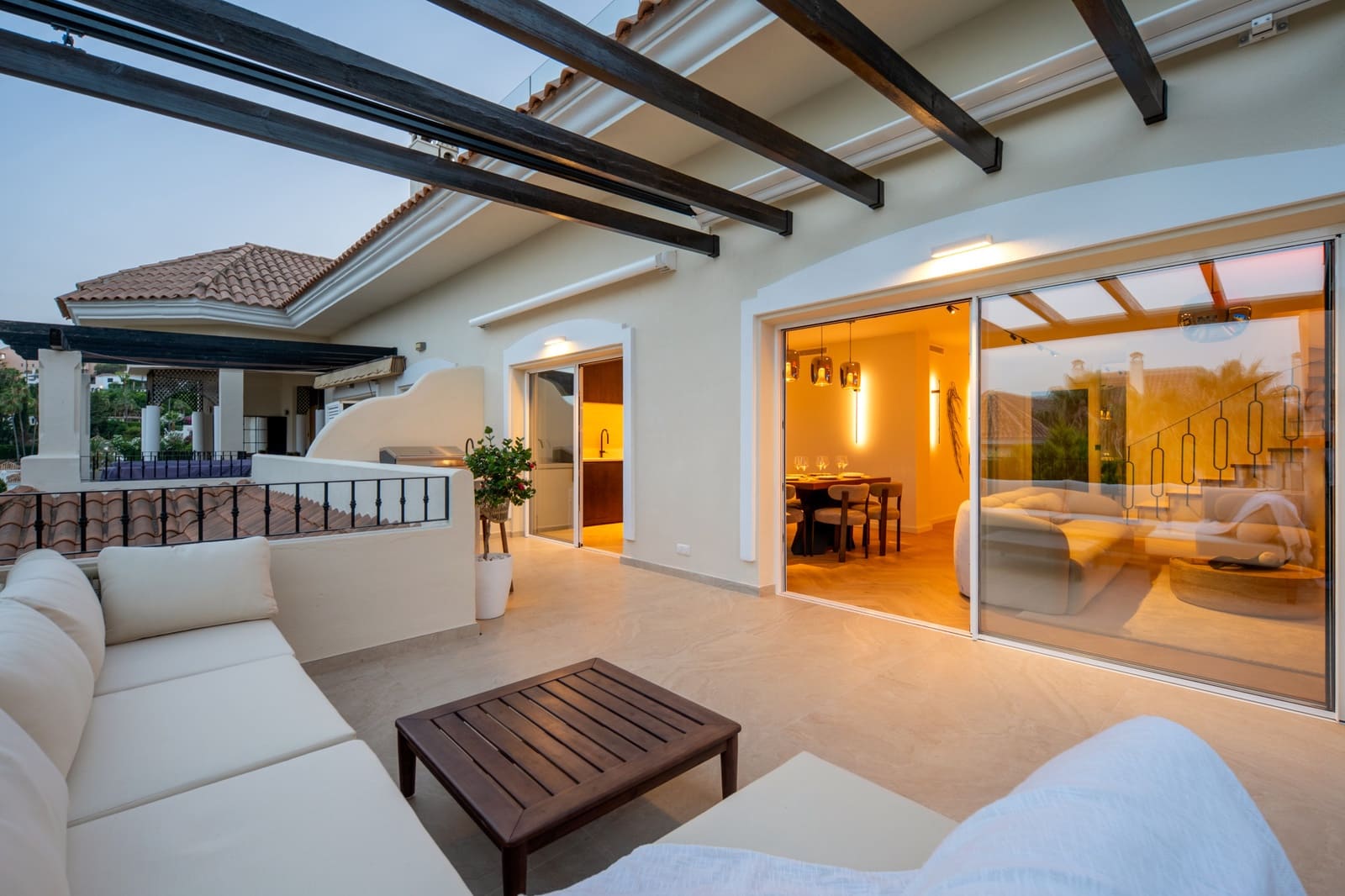 3 soverom Penthouse til salgs i Nueva Andalucia med svømmebasseng garasje - € 1 695 000 (Ref: 9970298)